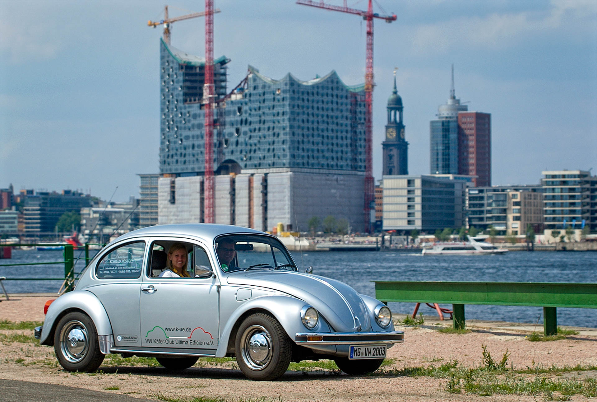 Club Beetle in front of Elbphilharmonie Concert Hall