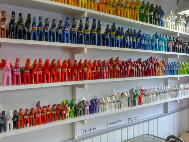 Nusnäs - Production of wooden horses