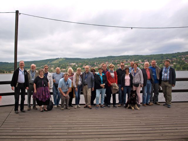 Teilnehmer auf dem 628m langen Steg Rättvik